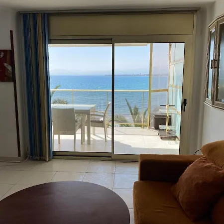 Comfortable Seaside In 85 M² Sea View Apartment *