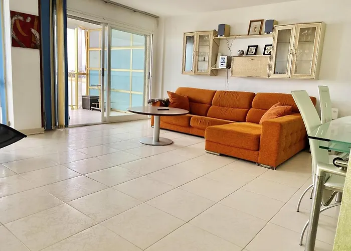 Comfortable Seaside In - 85 M² - Sea View